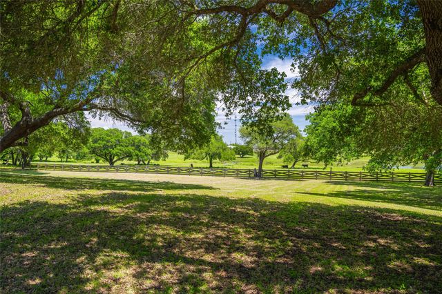 7900 Old Gay Hill Rd, Brenham, TX 77833