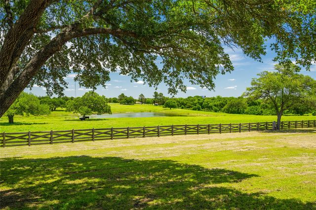 7900 Old Gay Hill Rd, Brenham, TX 77833