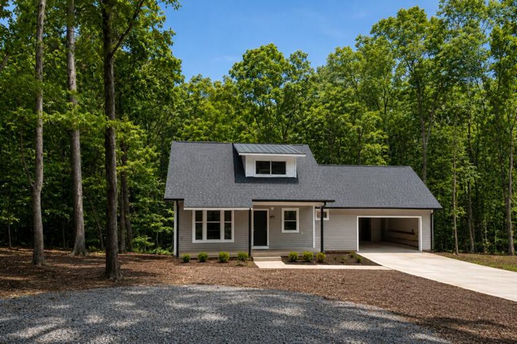 1131 Summerset DR, Moneta, VA 24121
