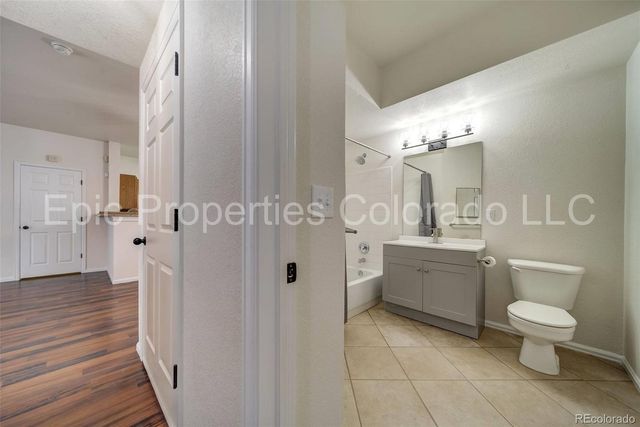 911 S Zeno Way 104, Aurora, CO 80017