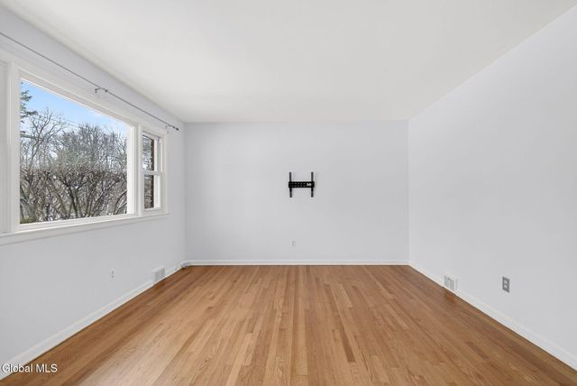 1165 Cresse Avenue, Schenectady, NY 12309