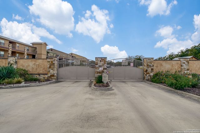 540 River Run Apt 102, New Braunfels, TX 78132