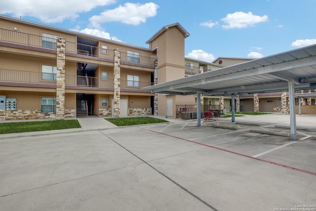 540 River Run Apt 102, New Braunfels, TX 78132