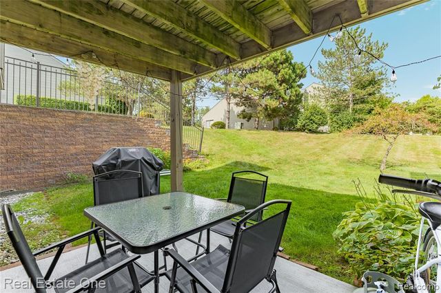 732 Hamilton Court, Rochester Hills, MI 48307