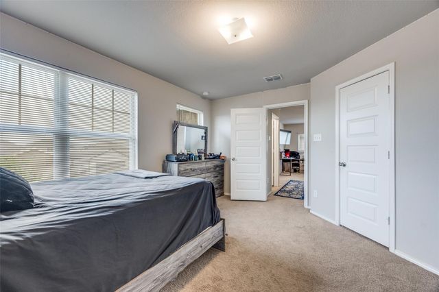 926 Hurstwood Drive, Van Alstyne, TX 75495