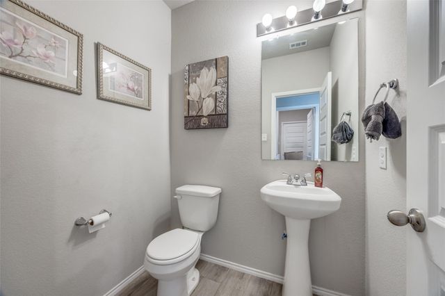 926 Hurstwood Drive, Van Alstyne, TX 75495