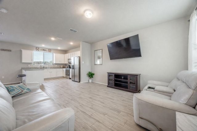 926 Hurstwood Drive, Van Alstyne, TX 75495