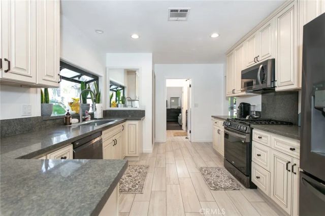 5825 Fulton Avenue, Valley Glen, CA 91401