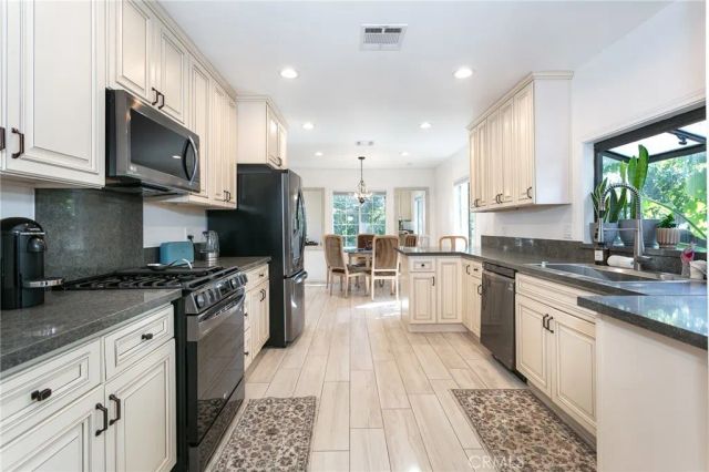 5825 Fulton Avenue, Valley Glen, CA 91401