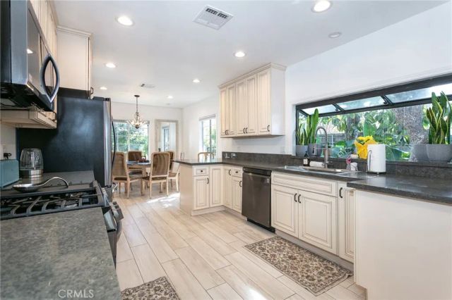 5825 Fulton Avenue, Valley Glen, CA 91401