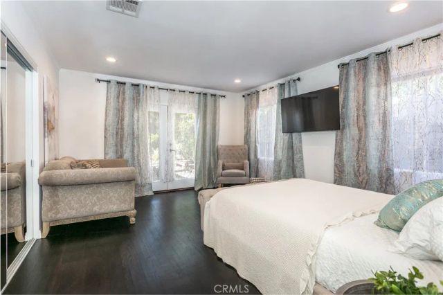 5825 Fulton Avenue, Valley Glen, CA 91401