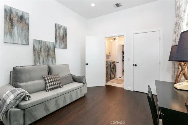 5825 Fulton Avenue, Valley Glen, CA 91401
