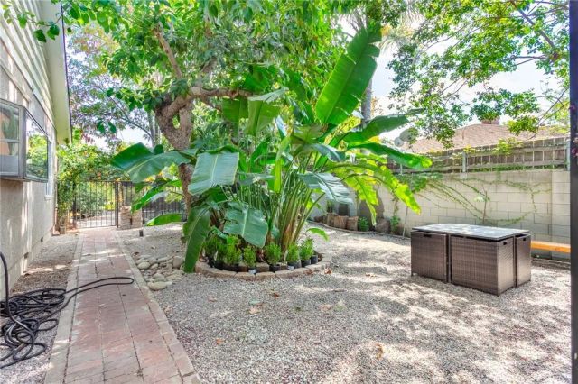 5825 Fulton Avenue, Valley Glen, CA 91401