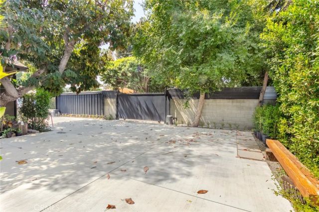 5825 Fulton Avenue, Valley Glen, CA 91401