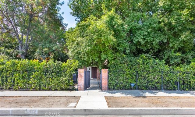 5825 Fulton Avenue, Valley Glen, CA 91401