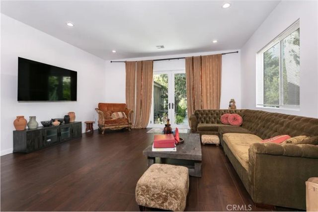 5825 Fulton Avenue, Valley Glen, CA 91401