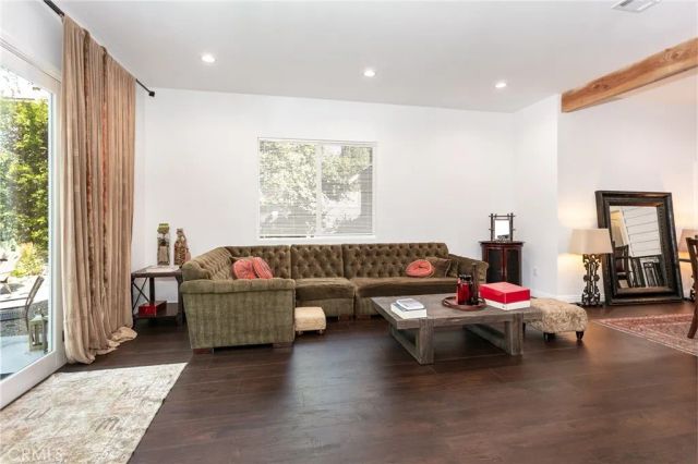 5825 Fulton Avenue, Valley Glen, CA 91401