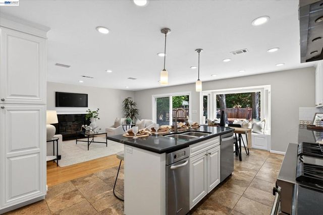 749 Sweet Water Dr, Danville, CA 94506