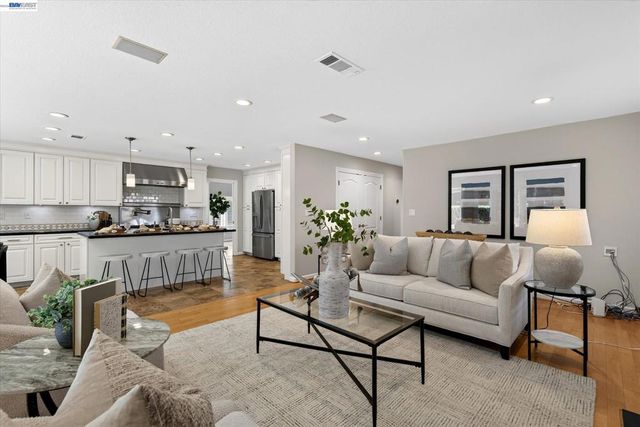 749 Sweet Water Dr, Danville, CA 94506