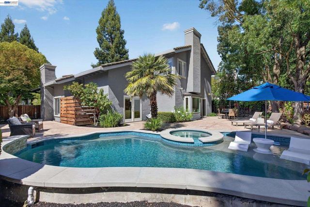 749 Sweet Water Dr, Danville, CA 94506