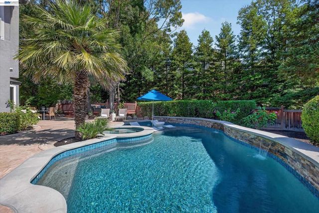749 Sweet Water Dr, Danville, CA 94506