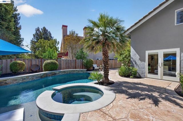 749 Sweet Water Dr, Danville, CA 94506