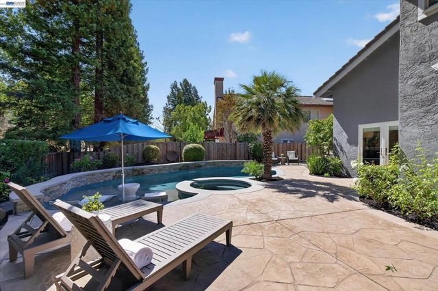 749 Sweet Water Dr, Danville, CA 94506