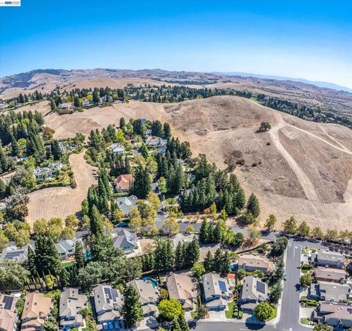 749 Sweet Water Dr, Danville, CA 94506