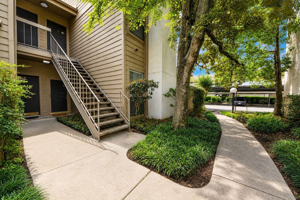 10053 Westpark Drive 288, Houston, TX 77042