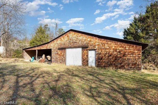 221 Dogtrot Road, Mocksville, NC 27028