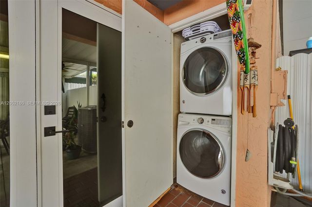 2359 W 74th St 1-104, Hialeah, FL 33016