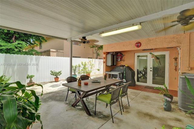 2359 W 74th St 1-104, Hialeah, FL 33016