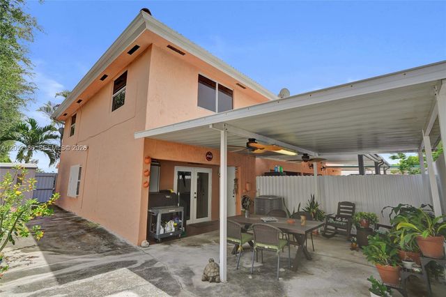 2359 W 74th St 1-104, Hialeah, FL 33016
