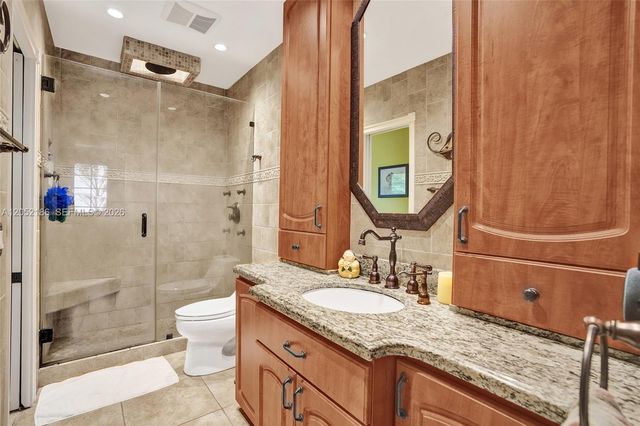 2359 W 74th St 1-104, Hialeah, FL 33016