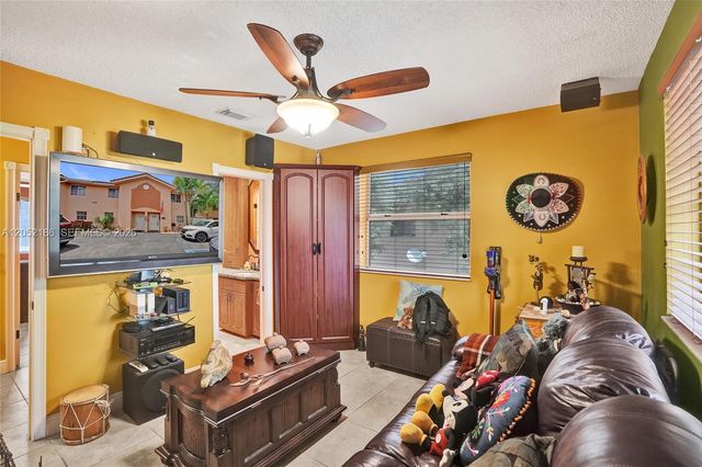 2359 W 74th St 1-104, Hialeah, FL 33016