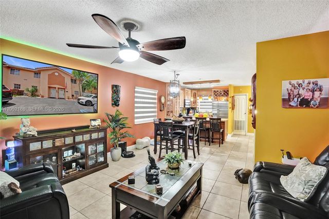 2359 W 74th St 1-104, Hialeah, FL 33016