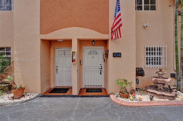 2359 W 74th St 1-104, Hialeah, FL 33016