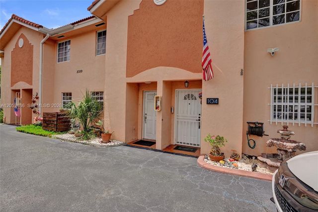 2359 W 74th St 1-104, Hialeah, FL 33016