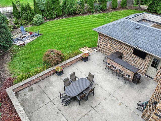 7801 N Regent ROAD, Fox Point, WI 53217