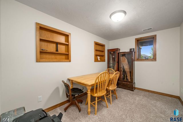 7708 W Justice St Street, Sioux Falls, SD 57106