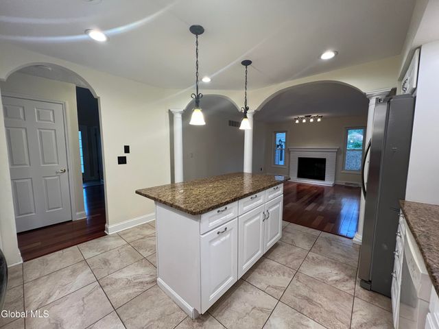 841 Red Oak Drive, Niskayuna, NY 12309