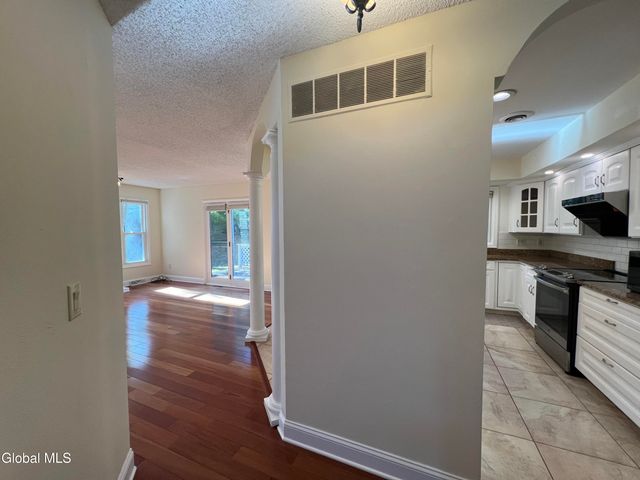 841 Red Oak Drive, Niskayuna, NY 12309