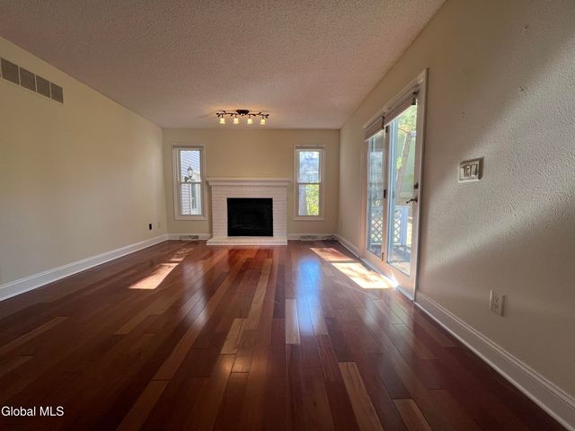 841 Red Oak Drive, Niskayuna, NY 12309