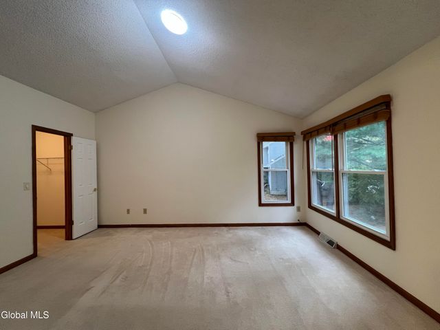 841 Red Oak Drive, Niskayuna, NY 12309