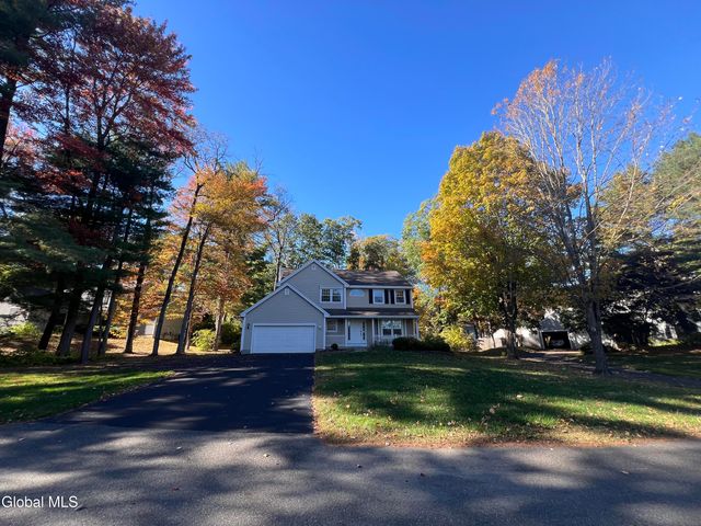 841 Red Oak Drive, Niskayuna, NY 12309