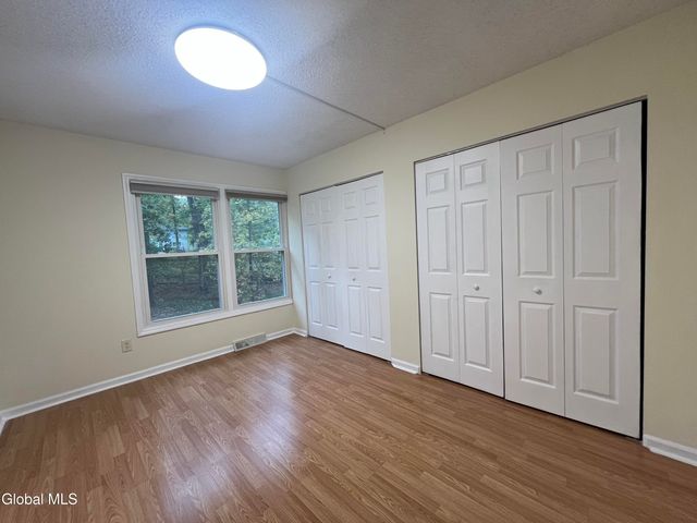 841 Red Oak Drive, Niskayuna, NY 12309