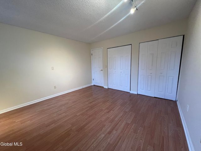 841 Red Oak Drive, Niskayuna, NY 12309