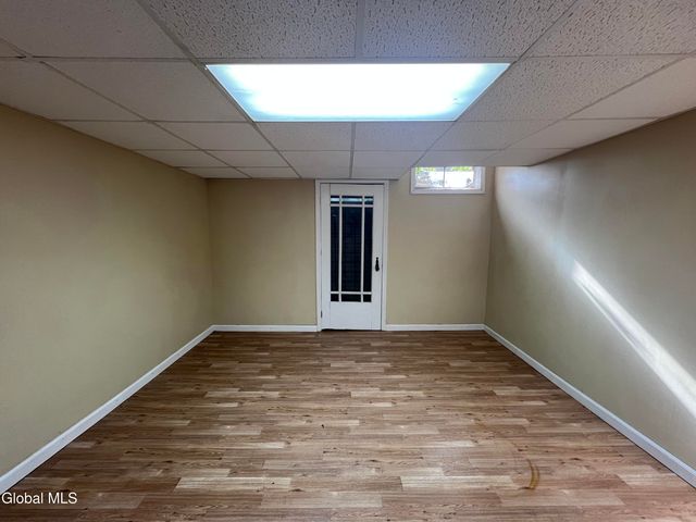 841 Red Oak Drive, Niskayuna, NY 12309