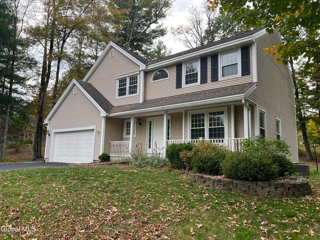 841 Red Oak Drive, Niskayuna, NY 12309