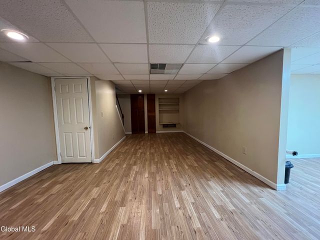 841 Red Oak Drive, Niskayuna, NY 12309